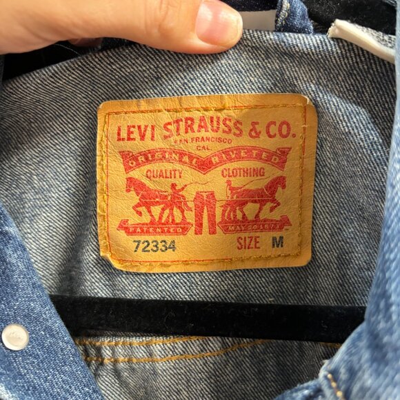 M - Levi’s Faded Dark Wash Denim Jacket - Picture 6 of 6